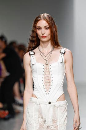 A model walks the runway during the Weinsanto Ready-to-Wear Spring Summer 2027 fashion show as part of Paris Fashion Week on September 28, 2026, in Paris, France. Bestimage, Paris, France  Copyright: xAgencex xBestimagexAgencex xBestimagex