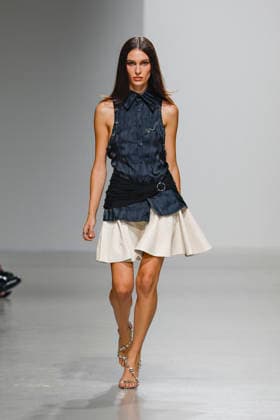 A model walks the runway during the Weinsanto Ready-to-Wear Spring Summer 2027 fashion show as part of Paris Fashion Week on September 28, 2026, in Paris, France. Bestimage, Paris, France  Copyright: xAgencex xBestimagexAgencex xBestimagex