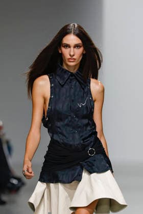 A model walks the runway during the Weinsanto Ready-to-Wear Spring Summer 2027 fashion show as part of Paris Fashion Week on September 28, 2026, in Paris, France. Bestimage, Paris, France  Copyright: xAgencex xBestimagexAgencex xBestimagex
