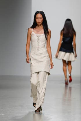 A model walks the runway during the Weinsanto Ready-to-Wear Spring Summer 2027 fashion show as part of Paris Fashion Week on September 28, 2026, in Paris, France. Bestimage, Paris, France  Copyright: xAgencex xBestimagexAgencex xBestimagex