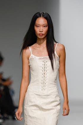 A model walks the runway during the Weinsanto Ready-to-Wear Spring Summer 2027 fashion show as part of Paris Fashion Week on September 28, 2026, in Paris, France. Bestimage, Paris, France  Copyright: xAgencex xBestimagexAgencex xBestimagex