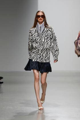 A model walks the runway during the Weinsanto Ready-to-Wear Spring Summer 2027 fashion show as part of Paris Fashion Week on September 28, 2026, in Paris, France. Bestimage, Paris, France  Copyright: xAgencex xBestimagexAgencex xBestimagex