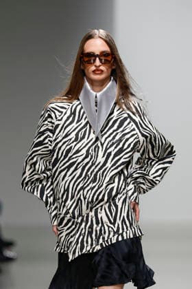 A model walks the runway during the Weinsanto Ready-to-Wear Spring Summer 2027 fashion show as part of Paris Fashion Week on September 28, 2026, in Paris, France. Bestimage, Paris, France  Copyright: xAgencex xBestimagexAgencex xBestimagex