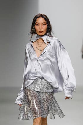 A model walks the runway during the Weinsanto Ready-to-Wear Spring Summer 2027 fashion show as part of Paris Fashion Week on September 28, 2026, in Paris, France. Bestimage, Paris, France  Copyright: xAgencex xBestimagexAgencex xBestimagex