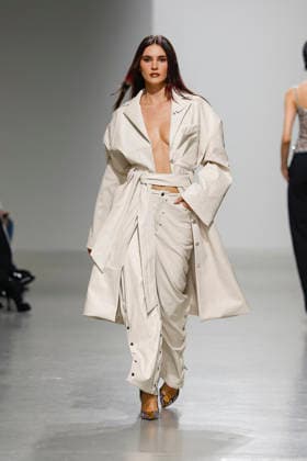 A model walks the runway during the Weinsanto Ready-to-Wear Spring Summer 2027 fashion show as part of Paris Fashion Week on September 28, 2026, in Paris, France. Bestimage, Paris, France  Copyright: xAgencex xBestimagexAgencex xBestimagex