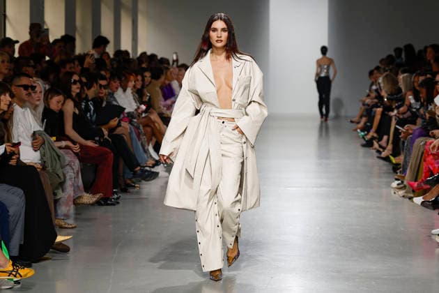 A model walks the runway during the Weinsanto Ready-to-Wear Spring Summer 2027 fashion show as part of Paris Fashion Week on September 28, 2026, in Paris, France. Bestimage, Paris, France  Copyright: xAgencex xBestimagexAgencex xBestimagex
