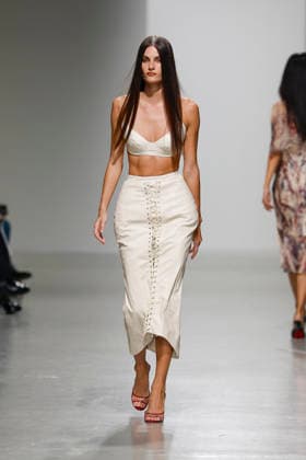 A model walks the runway during the Weinsanto Ready-to-Wear Spring Summer 2027 fashion show as part of Paris Fashion Week on September 28, 2026, in Paris, France. Bestimage, Paris, France  Copyright: xAgencex xBestimagexAgencex xBestimagex