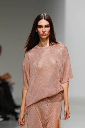 A model walks the runway during the Weinsanto Ready-to-Wear Spring Summer 2027 fashion show as part of Paris Fashion Week on September 28, 2026, in Paris, France. Bestimage, Paris, France  Copyright: xAgencex xBestimagexAgencex xBestimagex