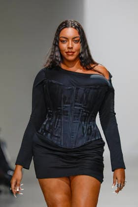 A model walks the runway during the Weinsanto Ready-to-Wear Spring Summer 2027 fashion show as part of Paris Fashion Week on September 28, 2026, in Paris, France. Bestimage, Paris, France  Copyright: xAgencex xBestimagexAgencex xBestimagex