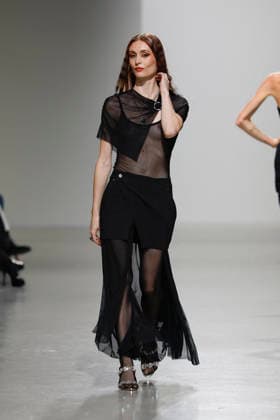 A model walks the runway during the Weinsanto Ready-to-Wear Spring Summer 2027 fashion show as part of Paris Fashion Week on September 28, 2026, in Paris, France. Bestimage, Paris, France  Copyright: xAgencex xBestimagexAgencex xBestimagex
