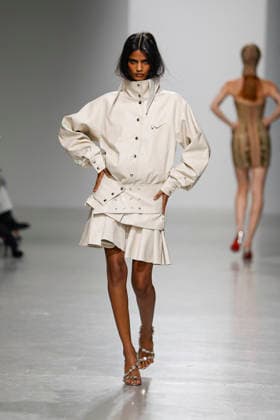A model walks the runway during the Weinsanto Ready-to-Wear Spring Summer 2027 fashion show as part of Paris Fashion Week on September 28, 2026, in Paris, France. Bestimage, Paris, France  Copyright: xAgencex xBestimagexAgencex xBestimagex