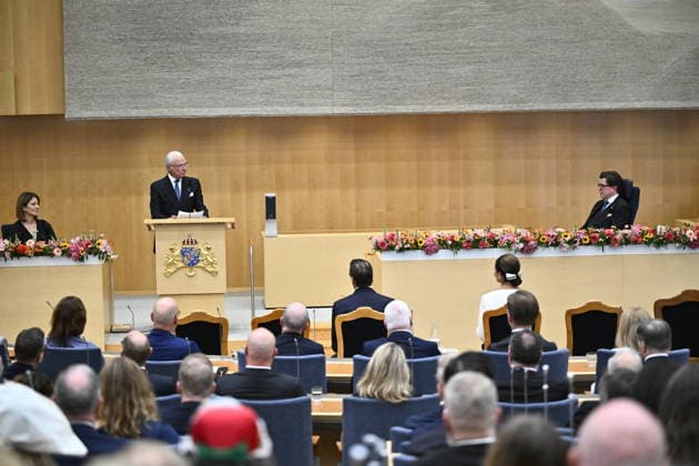 STOCKHOLM, SWEDEN 20260929 King Carl Gustaf speaks at the opening of the Riksdag session in the Chamber of the Riksdag. On the left is Deputy Speaker Johanna Harladsson (S), and on the right is Speaker Andreas Norlén (M). STOCKHOLM, SWEDEN x10430x  Copyright: xChristinexOlsson TTx RIKSMÖTETS ÖPPNANDE 2026 8G1v6Oewt7k