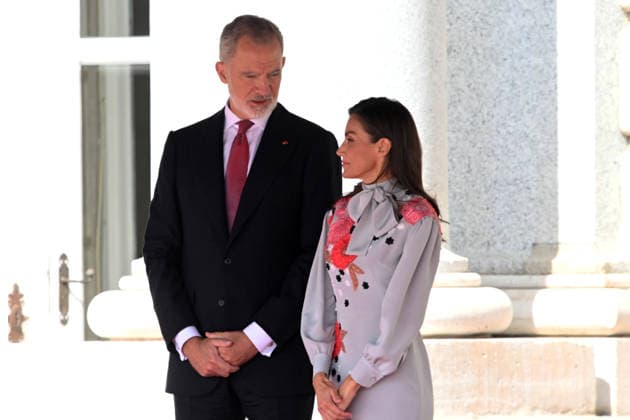 The King and Queen Welcome the President of the French Republic, Emmanuel Macron, and the First Lady with Full Honors King Felipe VI and Queen Letizia await the arrival of the President of the French Republic, Emmanuel Macron, and First Lady Brigitte Macron at the Royal Palace on September 29, 2026, in Madrid, Spain. This state visit will serve to highlight and strengthen the ties and bilateral relations between the two countries. ROYALTY PRESIDENCY HONORS PRESIDENT KING QUEEN ROYAL PALACE José Madrid Madrid Spain  Copyright: xJosÃ xOlivax 7807874
