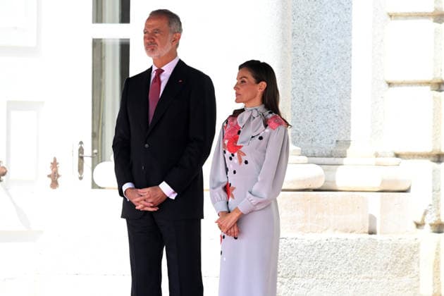 The King and Queen Welcome the President of the French Republic, Emmanuel Macron, and the First Lady with Full Honors King Felipe VI and Queen Letizia await the arrival of the President of the French Republic, Emmanuel Macron, and First Lady Brigitte Macron at the Royal Palace on September 29, 2026, in Madrid, Spain. This state visit will serve to highlight and strengthen the ties and bilateral relations between the two countries. ROYALTY PRESIDENCY HONORS PRESIDENT KING QUEEN ROYAL PALACE José Madrid Madrid Spain  Copyright: xJosÃ xOlivax 7807879