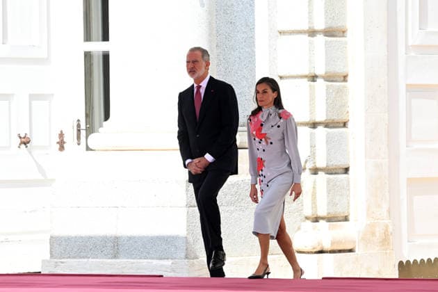 The King and Queen Welcome the President of the French Republic, Emmanuel Macron, and the First Lady with Honors King Felipe VI and Queen Letizia await the arrival of the President of the French Republic, Emmanuel Macron, and First Lady Brigitte Macron at the Royal Palace on September 29, 2026, in Madrid, Spain. This state visit will serve to highlight and strengthen the ties and bilateral relations between the two countries. ROYALTY PRESIDENCY HONORS PRESIDENT KING QUEEN ROYAL PALACE José Madrid Madrid Spain  Copyright: xJosÃ xOlivax 7807869