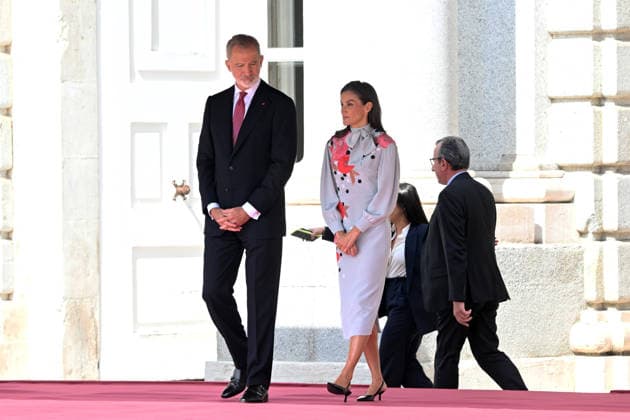 The King and Queen Welcome the President of the French Republic, Emmanuel Macron, and the First Lady with Honors King Felipe VI and Queen Letizia await the arrival of the President of the French Republic, Emmanuel Macron, and First Lady Brigitte Macron at the Royal Palace on September 29, 2026, in Madrid, Spain. This state visit will serve to highlight and strengthen the ties and bilateral relations between the two countries. ROYALTY PRESIDENCY HONORS PRESIDENT KING QUEEN ROYAL PALACE José Madrid Madrid Spain  Copyright: xJosÃ xOlivax 7807881