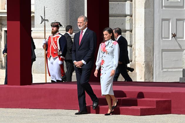 The King and Queen Welcome the President of the French Republic, Emmanuel Macron, and the First Lady with Honors King Felipe VI and Queen Letizia await the arrival of the President of the French Republic, Emmanuel Macron, and First Lady Brigitte Macron at the Royal Palace on September 29, 2026, in Madrid, Spain. This state visit will serve to highlight and strengthen the ties and bilateral relations between the two countries. ROYALTY PRESIDENCY HONORS PRESIDENT KING QUEEN ROYAL PALACE José Madrid Madrid Spain  Copyright: xJosÃ xOlivax 7807882