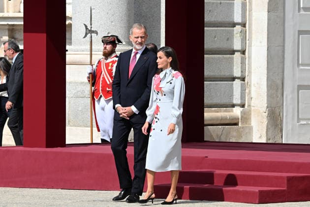 The King and Queen Welcome the President of the French Republic, Emmanuel Macron, and the First Lady with Honors King Felipe VI and Queen Letizia await the arrival of the President of the French Republic, Emmanuel Macron, and First Lady Brigitte Macron at the Royal Palace on September 29, 2026, in Madrid, Spain. This state visit will serve to highlight and strengthen the ties and bilateral relations between the two countries. ROYALTY PRESIDENCY HONORS PRESIDENT KING QUEEN ROYAL PALACE José Madrid Madrid Spain  Copyright: xJosÃ xOlivax 7807883