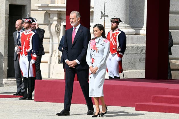 The King and Queen Welcome the President of the French Republic, Emmanuel Macron, and the First Lady with Honors King Felipe VI and Queen Letizia await the arrival of the President of the French Republic, Emmanuel Macron, and First Lady Brigitte Macron at the Royal Palace on September 29, 2026, in Madrid, Spain. This state visit will serve to highlight and strengthen the ties and bilateral relations between the two countries. ROYALTY PRESIDENCY HONORS PRESIDENT KING QUEEN ROYAL PALACE José Madrid Madrid Spain  Copyright: xJosÃ xOlivax 7807885