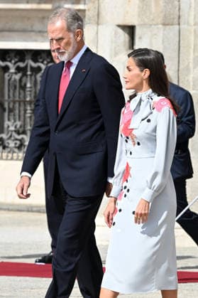 The King and Queen Welcome the President of the French Republic, Emmanuel Macron, and the First Lady with Honors King Felipe VI and Queen Letizia await the arrival of the President of the French Republic, Emmanuel Macron, and First Lady Brigitte Macron at the Royal Palace on September 29, 2026, in Madrid, Spain. This state visit will serve to highlight and strengthen the ties and bilateral relations between the two countries. ROYALTY PRESIDENCY HONORS PRESIDENT KING QUEEN ROYAL PALACE José Madrid Madrid Spain  Copyright: xJosÃ xOlivax 7807887