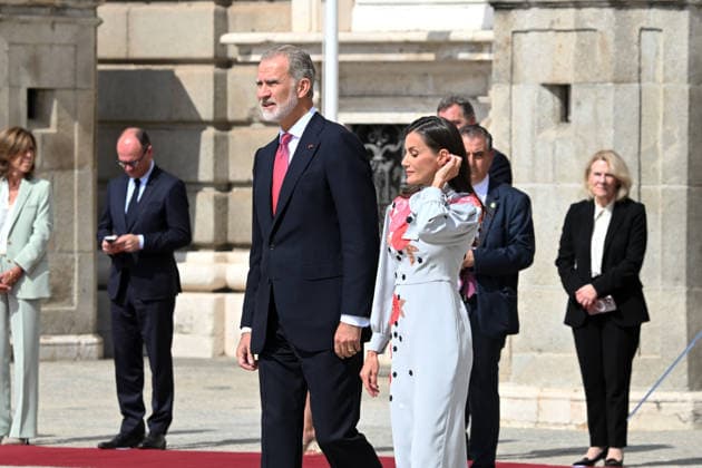 The King and Queen Welcome the President of the French Republic, Emmanuel Macron, and the First Lady with Honors King Felipe VI and Queen Letizia await the arrival of the President of the French Republic, Emmanuel Macron, and First Lady Brigitte Macron at the Royal Palace on September 29, 2026, in Madrid, Spain. This state visit will serve to highlight and strengthen the ties and bilateral relations between the two countries. ROYALTY PRESIDENCY HONORS PRESIDENT KING QUEEN ROYAL PALACE José Madrid Madrid Spain  Copyright: xJosÃ xOlivax 7807889