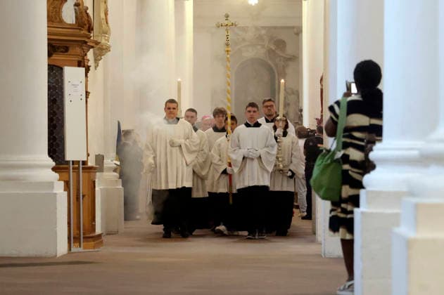 Procession of the altar servers and bishops for the opening Mass of the Fall Plenary Assembly of the German Bishops Conference at Fulda Cathedral, Fulda, September 28, 2026 Foto:xP.xBackx xFuturexImagex bischofskonferenz_6601