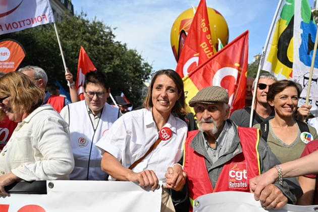 Public sector workers strike in Paris ahead of 2027 budget presentation PARIS, FRANCE - SEPTEMBER 29 : Jean-Luc Melenchon, candidate of the leftist La France Insoumise (LFI) party for France s 2027 presidential election, LFI MP and National Assembly Vice-President Clemence Guette, and MP Farida Amrani participate in a rally during nationwide public sector strikes and demonstrations ahead of the 2027 draft budget presentation, on September 29, 2026 in Paris, France. Mustafa Yalcin Anadolu Paris France. Editorial use only. Please get in touch for any other usage.  Copyright: x2026xAnadoluxMustafaxYalcinx