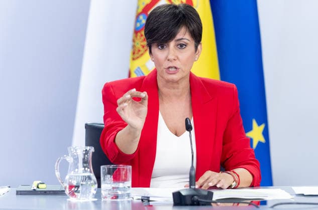The Government Agrees to Provide Protection Against Evictions Through 2030 and Ban Purchases by Vulture Funds Through 2028 The Minister of Housing and Urban Agenda, Isabel Rodríguez, during the press conference following the Council of Ministers meeting on September 29, 2026, in Madrid, Spain. On Tuesday, the government approved two royal decrees on housing during the Council of Ministers meeting, which include extending protection against evictions through 2030, regulating seasonal rentals and room rentals, banning purchases by vulture funds through 2028, and extending by two years the existing contracts that expire before December 31, 2028, among other issues. SEPTEMBER 29, 2026, Madrid, Spain  Copyright: xEduardoxParrax 7808095