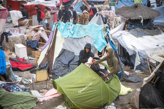 Dozens of migrants from Benítez Beach in Ceuta, evicted today, decide to voluntarily return to Morocco Police evict migrants from Benítez Beach on September 29, 2026, in Ceuta, Spain. Dozens of Moroccan migrants who had been staying in the settlements on Benítez Beach in Ceuta have decided to voluntarily return to Morocco after being informed that they could choose this option, during the operation carried out to transfer residents in the area to the facilities of the Temporary Care Center for Foreigners (CATE), to register them. September 29, 2026, Ceuta, Ceuta, Spain  Copyright: xMarcosxMorenox 7808171