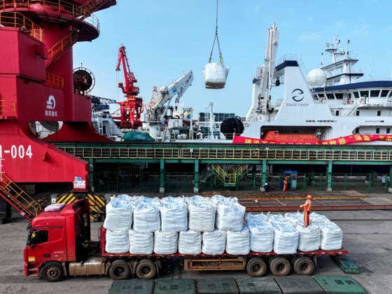 Antarctic Long-distance Fishing Vessel The SHEN LAN Antarctic ocean fishing vessel was unloaded with Antarctic krill powder at the Dongliang Port in Lianyungang, Jiangsu Province, China on September 29, 2026. Lianyungang Jiangsu China  Copyright: xCFOTOx i1790711249115