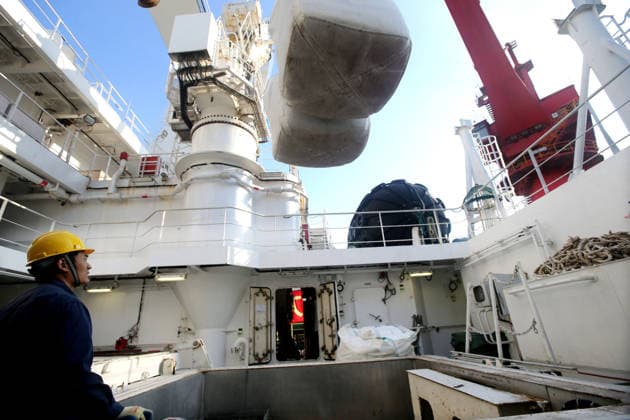 Antarctic Long-distance Fishing Vessel The SHEN LAN Antarctic ocean fishing vessel was unloaded with Antarctic krill powder at the Dongliang Port in Lianyungang, Jiangsu Province, China on September 29, 2026. Lianyungang Jiangsu China  Copyright: xCFOTOx i1790711250060