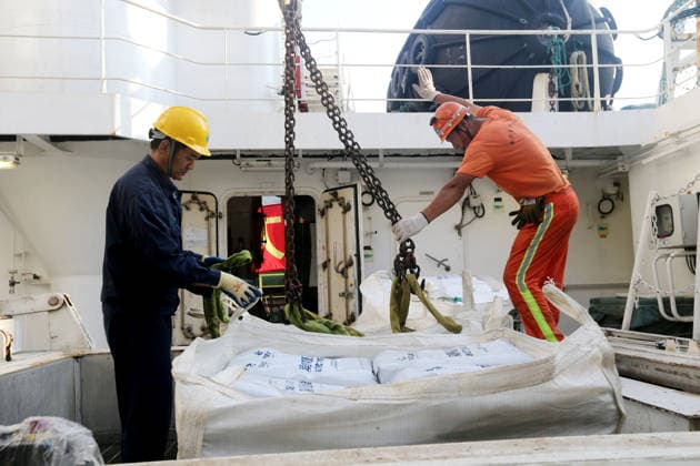 Antarctic Long-distance Fishing Vessel The SHEN LAN Antarctic ocean fishing vessel was unloaded with Antarctic krill powder at the Dongliang Port in Lianyungang, Jiangsu Province, China on September 29, 2026. Lianyungang Jiangsu China  Copyright: xCFOTOx i1790711250313