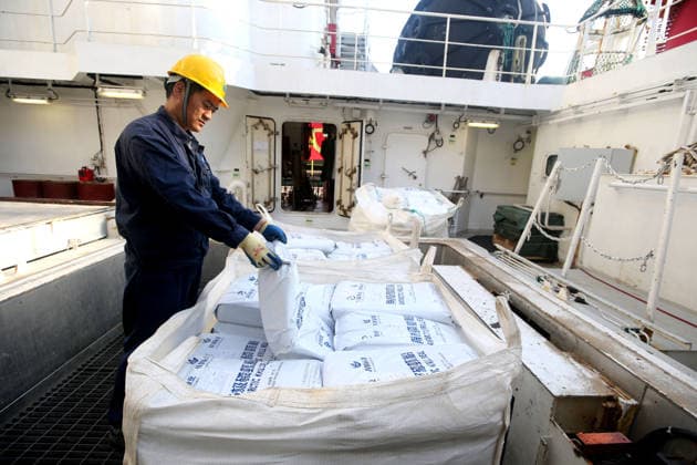 Antarctic Long-distance Fishing Vessel The SHEN LAN Antarctic ocean fishing vessel was unloaded with Antarctic krill powder at the Dongliang Port in Lianyungang, Jiangsu Province, China on September 29, 2026. Lianyungang Jiangsu China  Copyright: xCFOTOx i1790711250441