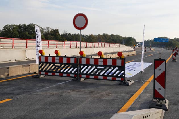 Record construction time for four new bridges at the Herne highway interchange; rapid construction method; press conference held by Autobahn GmbH; record construction time; a first in Germany was the construction of the bridges using prefabricated components; road closure; the bridge is still closed; Herne, North Rhine-Westphalia, DEU, Germany, September 29, 2026