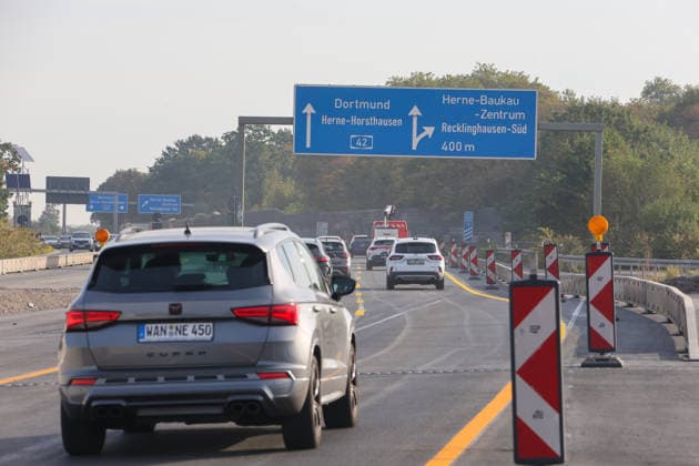 Record construction time for four new bridges at the Herne highway interchange; rapid construction method; press conference by Autobahn GmbH; record construction time; a first in Germany was the construction of the bridges using prefabricated components; traffic will resume as usual on the A42 immediately after the bridges open; Herne, North Rhine-Westphalia, DEU, Germany, September 29, 2026