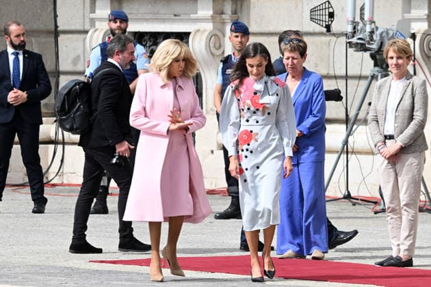 The King and Queen Welcome the President of the French Republic, Emmanuel Macron, and the First Lady with Full Honors. First Lady Brigitte Macron and Queen Letizia during the reception with full honors at the Royal Palace on September 29, 2026, in Madrid, Spain. This state visit will serve to highlight and strengthen the ties and bilateral relations between the two countries. ROYALTY José Madrid Madrid Spain  Copyright: xJosÃ xOlivax 7808209