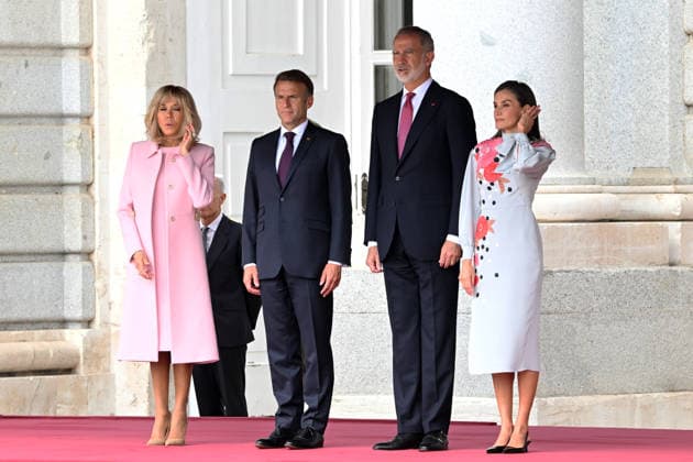 The King and Queen welcome with honors the President of the French Republic, Emmanuel Macron, and First Lady Brigitte Macron. Emmanuel Macron, King Felipe VI, and Queen Letizia during the reception with honors at the Royal Palace on September 29, 2026, in Madrid, Spain. This state visit will serve to highlight and strengthen the ties and bilateral relations between the two countries. ROYALTY José Madrid Madrid Spain  Copyright: xJosÃ xOlivax 7808219
