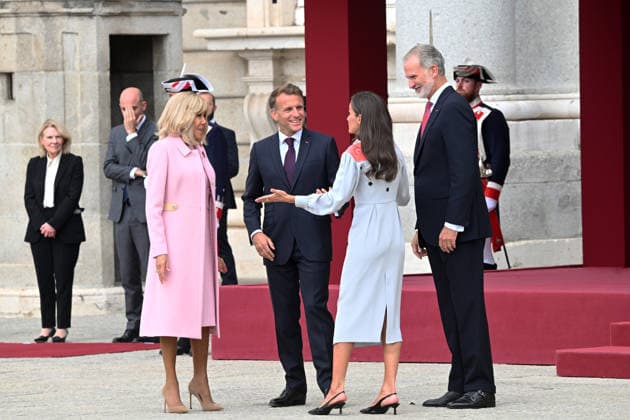 The King and Queen welcome with honors the President of the French Republic, Emmanuel Macron, and First Lady Brigitte Macron. Emmanuel Macron, Queen Letizia, and King Felipe VI during the reception with honors at the Royal Palace on September 29, 2026, in Madrid, Spain. This state visit will serve to highlight and strengthen the ties and bilateral relations between the two countries. ROYALTY José Madrid Madrid Spain  Copyright: xJosÃ xOlivax 7808262