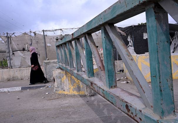 Palestinians walk past an Israeli erected locked gate that blocks cars from moving to and from the village of Sair, near Hebron in the West Bank, on Tuesday, September 29, 2026. Israel declared a West Bank military closure to restrict Palestinian movement during the Jewish holiday of Sukkot from September 27 - October 3, 2026.  JER2026092910 DEBBIExHILL