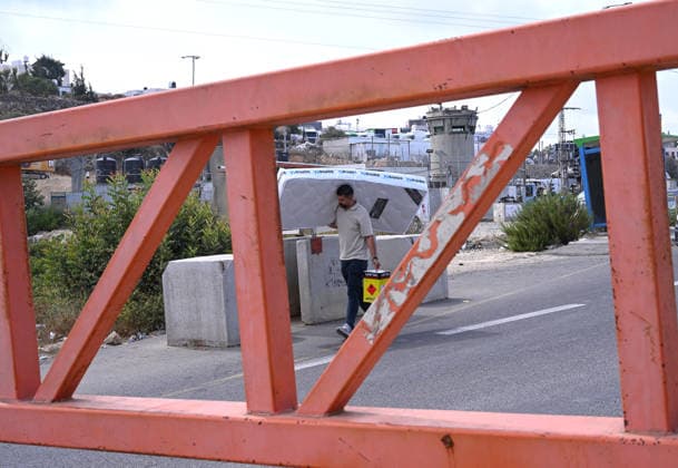 A Palestinian carries a mattress past an Israeli erected locked gate that blocks cars from moving to and from the village of Sair, near Hebron in the West Bank, on Tuesday, September 29, 2026. Israel declared a West Bank military closure to restrict Palestinian movement during the Jewish holiday of Sukkot from September 27 - October 3, 2026.  JER2026092914 DEBBIExHILL