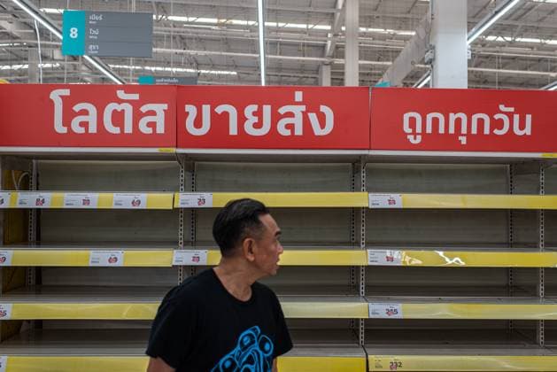 September 29, 2026, Bangkok, Thailand: The shelves of a department store stand empty during a flood triggered by heavy rain..Bangkok authorities have declared disaster zones across the city after heavy rain following a strong low-pressure system and seasonal monsoon patterns. Bangkok Thailand - ZUMAs197 20260929_aaa_s197_075 Copyright: xPeeraponxBoonyakiatx