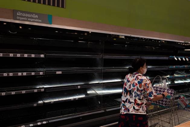 September 29, 2026, Bangkok, Thailand: The shelves of a department store stand empty during a flood triggered by heavy rain..Bangkok authorities have declared disaster zones across the city after heavy rain following a strong low-pressure system and seasonal monsoon patterns. Bangkok Thailand - ZUMAs197 20260929_aaa_s197_077 Copyright: xPeeraponxBoonyakiatx