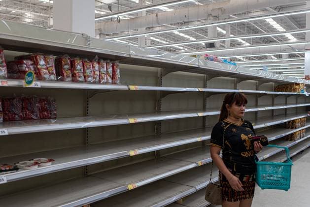 September 29, 2026, Bangkok, Thailand: The shelves of a department store stand empty during a flood triggered by heavy rain..Bangkok authorities have declared disaster zones across the city after heavy rain following a strong low-pressure system and seasonal monsoon patterns. Bangkok Thailand - ZUMAs197 20260929_aaa_s197_078 Copyright: xPeeraponxBoonyakiatx