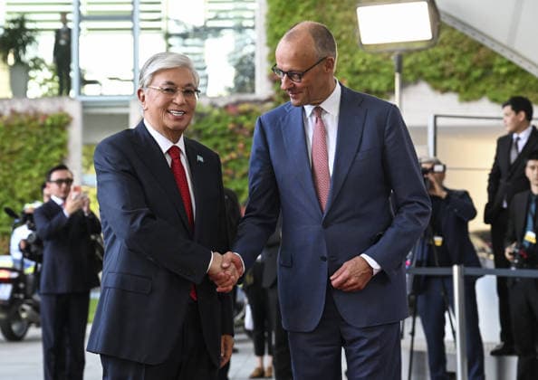 Kazakh President Kassym-Jomart Tokayev in Germany BERLIN, GERMANY - SEPTEMBER 29: German Chancellor Friedrich Merz (R) welcomes Kazakh President Kassym-Jomart Tokayev (L) at the Federal Chancellery during an official visit in Berlin, Germany on September 29, 2026. Halil Sagirkaya Anadolu Berlin Germany. Editorial use only. Please get in touch for any other usage.  Copyright: x2026xAnadoluxHalilxSagirkayax