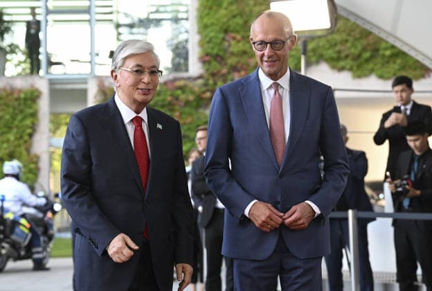 Kazakh President Kassym-Jomart Tokayev in Germany BERLIN, GERMANY - SEPTEMBER 29: German Chancellor Friedrich Merz (R) welcomes Kazakh President Kassym-Jomart Tokayev (L) at the Federal Chancellery during an official visit in Berlin, Germany on September 29, 2026. Halil Sagirkaya Anadolu Berlin Germany. Editorial use only. Please get in touch for any other usage.  Copyright: x2026xAnadoluxHalilxSagirkayax