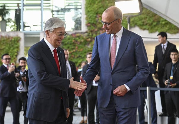 Kazakh President Kassym-Jomart Tokayev in Germany BERLIN, GERMANY - SEPTEMBER 29: German Chancellor Friedrich Merz (R) welcomes Kazakh President Kassym-Jomart Tokayev (L) at the Federal Chancellery during an official visit in Berlin, Germany on September 29, 2026. Halil Sagirkaya Anadolu Berlin Germany. Editorial use only. Please get in touch for any other usage.  Copyright: x2026xAnadoluxHalilxSagirkayax
