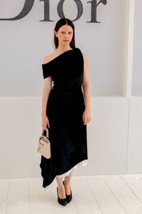 Mia Goth at the photocall for the Christian Dior Spring Summer 2027 Women s Ready-to-Wear Collection show during Paris Fashion Week (PFW) at the Tuileries Garden in Paris, France, on September 29, 2026. Olivier Borde, Bestimage. Photocall for the Christian Dior Spring Summer 2027 Women s Ready-to-Wear show as part of Paris Fashion Week on September 29, 2026, in Paris, France. Paris, France  Copyright: xOLIVIERxBORDEx xBESTIMAGExOLIVIERxBORDEx xBESTIMAGEx