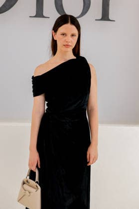 Mia Goth at the photocall for the Christian Dior Spring Summer 2027 Women s Ready-to-Wear Collection show during Paris Fashion Week (PFW) at the Tuileries Garden in Paris, France, on September 29, 2026. Olivier Borde, Bestimage. Photocall for the Christian Dior Spring Summer 2027 Women s Ready-to-Wear show as part of Paris Fashion Week on September 29, 2026, in Paris, France. Paris, France  Copyright: xOLIVIERxBORDEx xBESTIMAGExOLIVIERxBORDEx xBESTIMAGEx