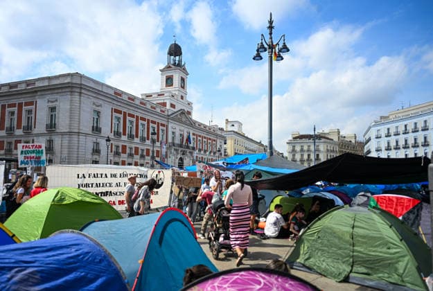 September 29, 2026, Madrid, Madrid, SPAIN: People participating in a housing rights protest camp overnight in Puerta del Sol, Madrid, Spain, following a mass demonstration calling for affordable housing and protesting evictions and rising housing costs. Protesters set up tents and temporary shelters in the square and announced that they would remain there indefinitely. Madrid SPAIN - ZUMAz108 20260929_znp_z108_032 Copyright: xRichardxZubelzux