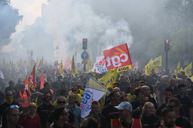 Firefighters gathered and marched through the French capital today. Among other things, they are calling for better staffing levels and more favourable working conditions in terms of both staff numbers and equipment. - 29 09 2026 - France Paris -  JulienxMattiax xLexPictorium LePictorium_0341346